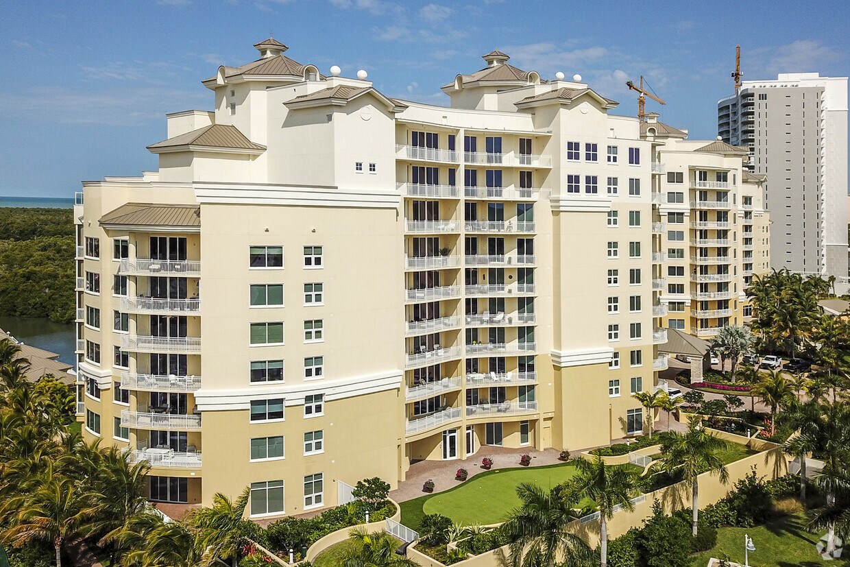 Aqua II Apartments in Naples, FL