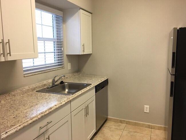 Building Photo - 671 Cypress Lake Blvd