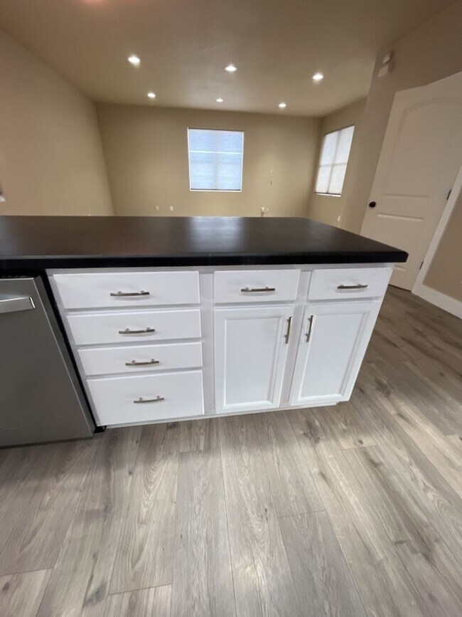 Foto del edificio - 44 Ranch 5 Bed, 3 Bath Home