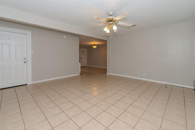 Building Photo - 8775 Greenridge Ln
