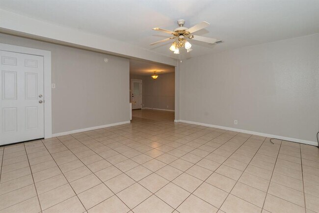 Foto del edificio - 8775 Greenridge Ln