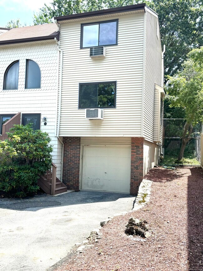 Building Photo - 60 Lawn Ave