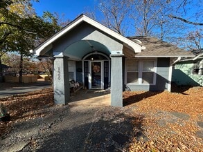 Building Photo - 1000 N Polk St