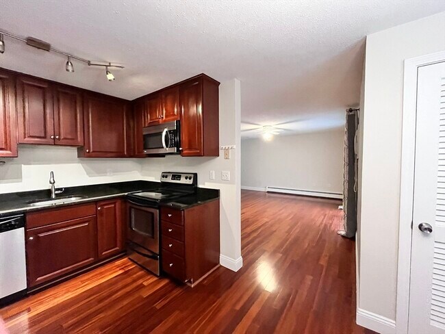 Foto del edificio - 2410 Skyline Dr