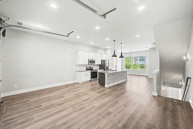 Foto del edificio - 221 Stonecrest Cir