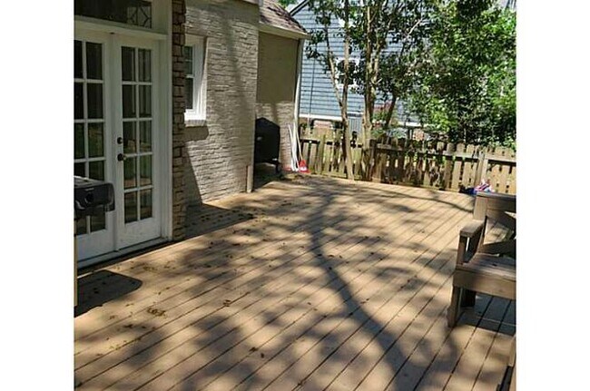 Deck Area - 233 Derrydown WaY