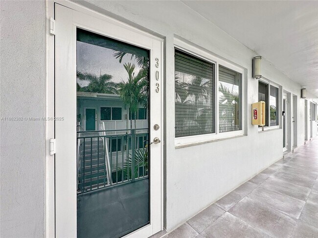 Foto del edificio - 2430 NE 135th St