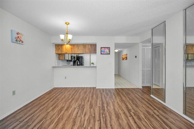 Building Photo - 103 Lakeview Pl