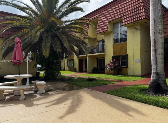 Foto del edificio - 8009 W 6th Ave