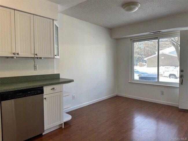 Foto del edificio - 223 Springmeadow Dr