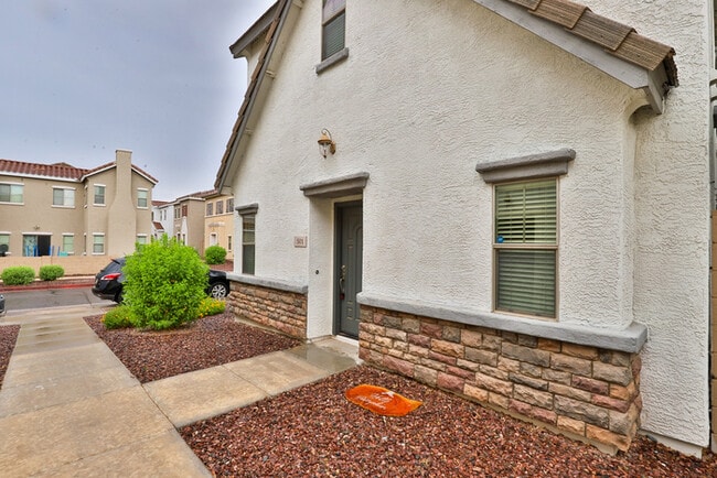 Building Photo - 501 N Citrus Ln