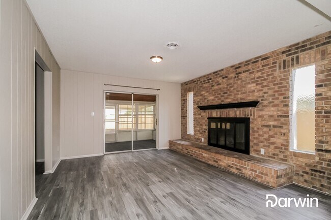 Building Photo - 4983 Tangerine Ave
