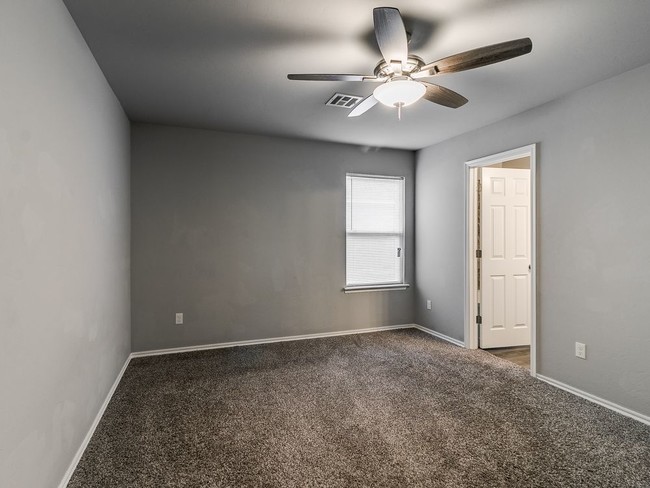 Building Photo - 10216 Hidden Village Drive