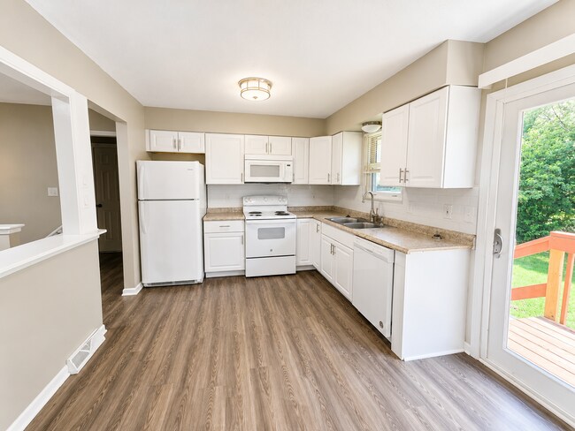 Building Photo - 339 N Kendall Dr