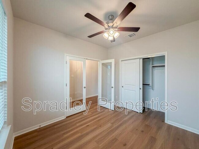 Foto del edificio - 8112 Pineridge Wy