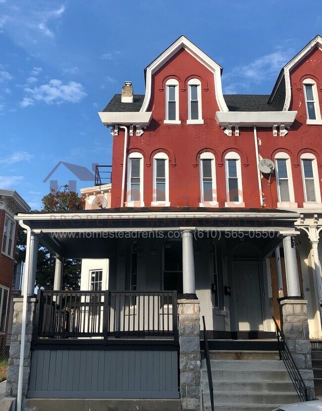 Building Photo - 15 E Elm St