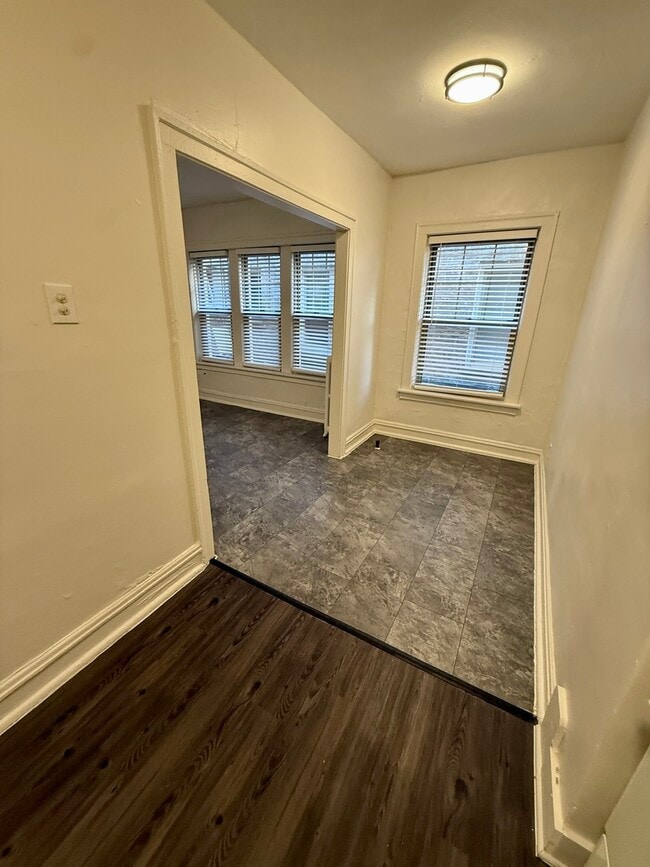Building Photo - 5309 N Winthrop Ave