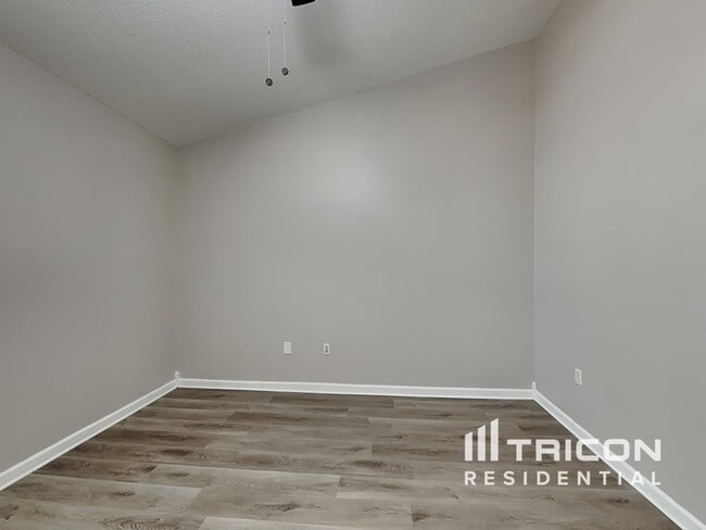 Building Photo - 3727 75 Dr E