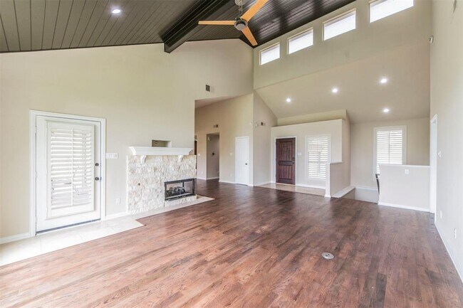 Foto del edificio - 239 Oak Hill Dr