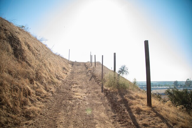 Building Photo - 9501 Clybourn Ave