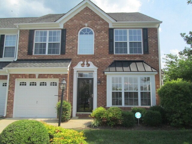 Foto principal - Wonderful 3 Bed, 2.5 Bath, 2106sf End-Unit...