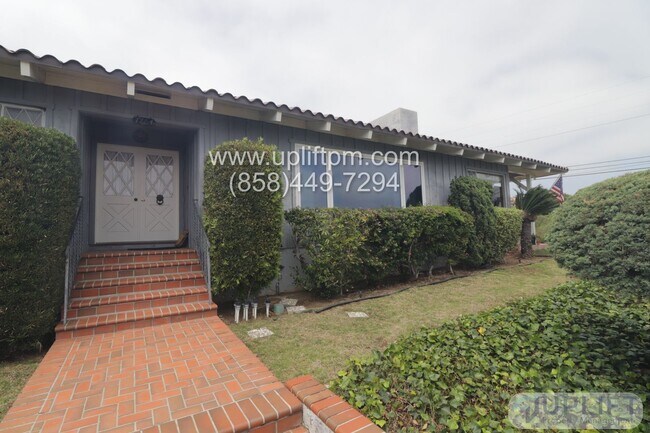 Foto del edificio - 3 Bed, 2.5 Bath Corner Lot Home Near the B...