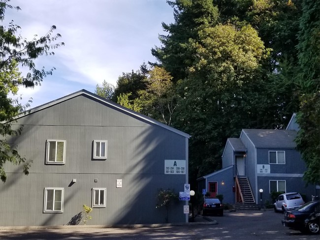 Building Photo - 704 NE Kane Dr