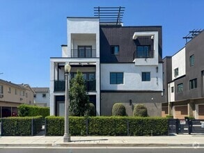 Building Photo - 519 W Newby Ave