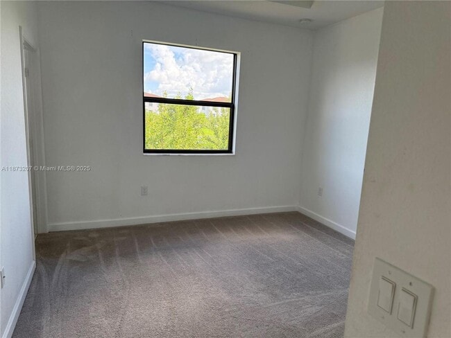 Building Photo - 607 NE 208th Terrace