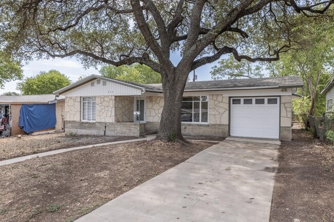 Photo - 222 Dryden Dr House