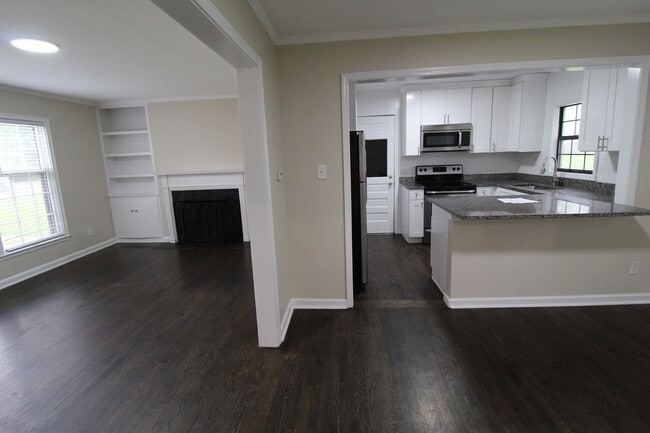 Building Photo - 1/2 Off Your August 2025 Rent On This 2 Be...