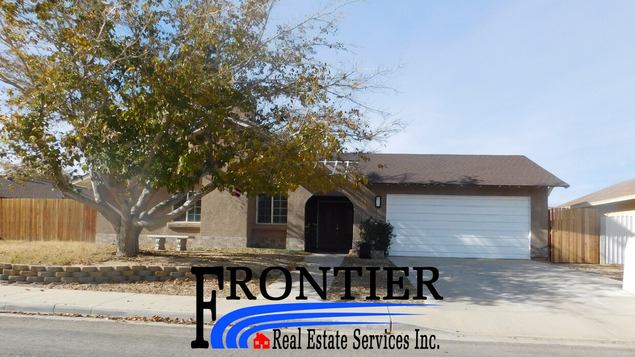 Primary Photo - 219 Larkspur St
