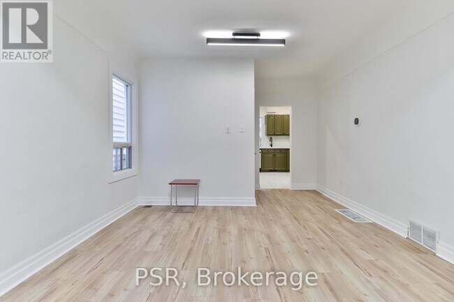 Photo du bâtiment - 212 Coxwell Ave