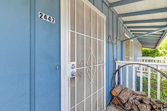 Foto del edificio - 2447-2445 Cottage Dr
