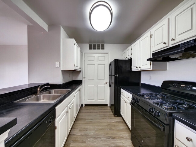 Foto del edificio - Boulder Pointe Apartments