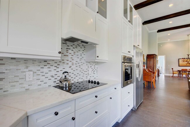 Building Photo - 2700  Twin Oaks Way