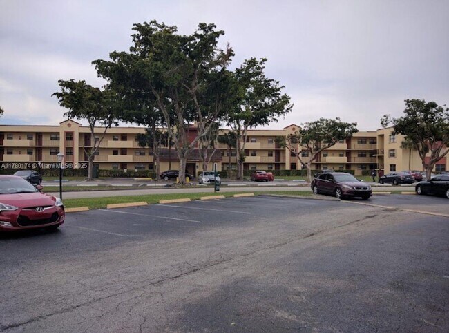 Foto del edificio - 3400 Foxcroft Rd