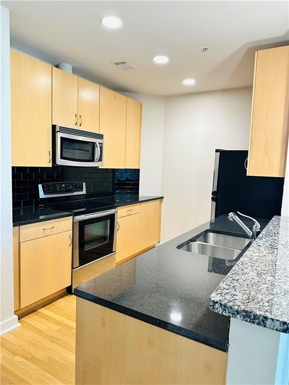 Foto del edificio - 400 W Peachtree St NW