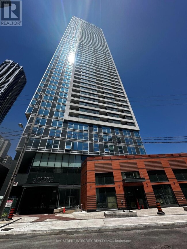 Building Photo - 609 Sherbourne St