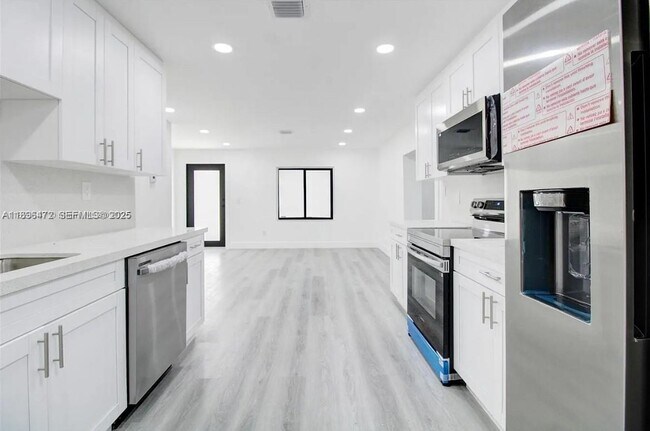 Foto del edificio - 13885 NW 5th Ave