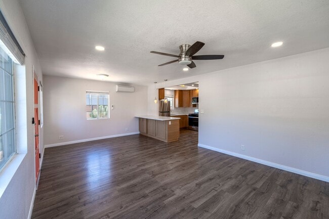 Foto del edificio - Beautifully updated 2 bed, 2 bath single-family home in Logan Heights