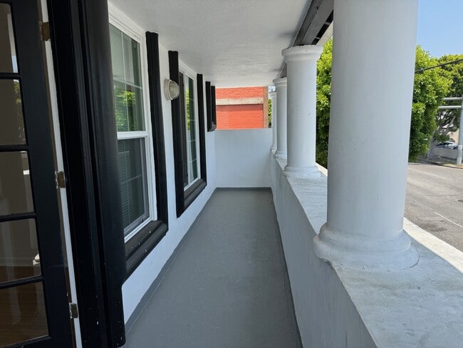 Nice balcony - 3347 N Eastern Ave