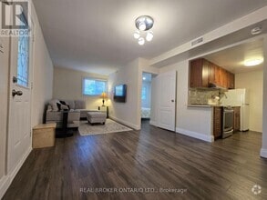 Building Photo - 60 Heatherside Dr