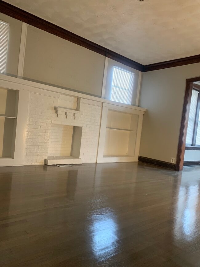 Building Photo - 1811 W Garfield Blvd