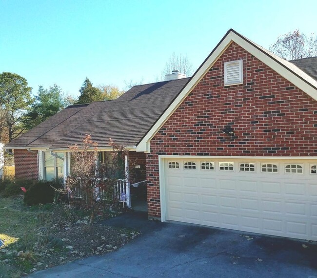 Building Photo - West Knoxville 37922 - 3 bedroom, 2 bath h...