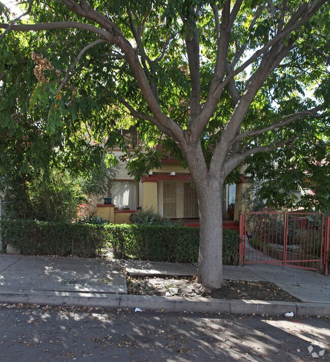 Building Photo - 927-929 W Kensington Rd