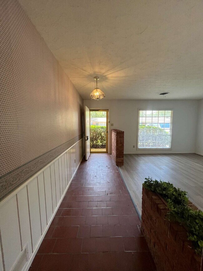 Foto del edificio - New Flooring in Living/Bedrooms & Other Up...