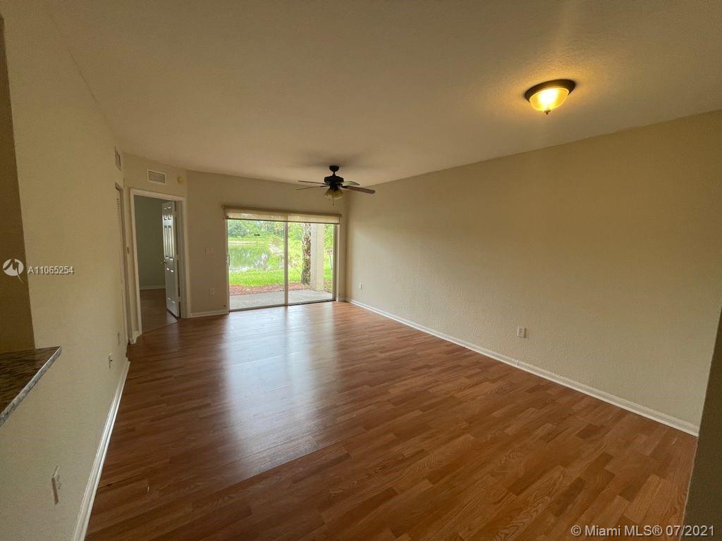 Foto principal - 1133 Golden Lakes Blvd