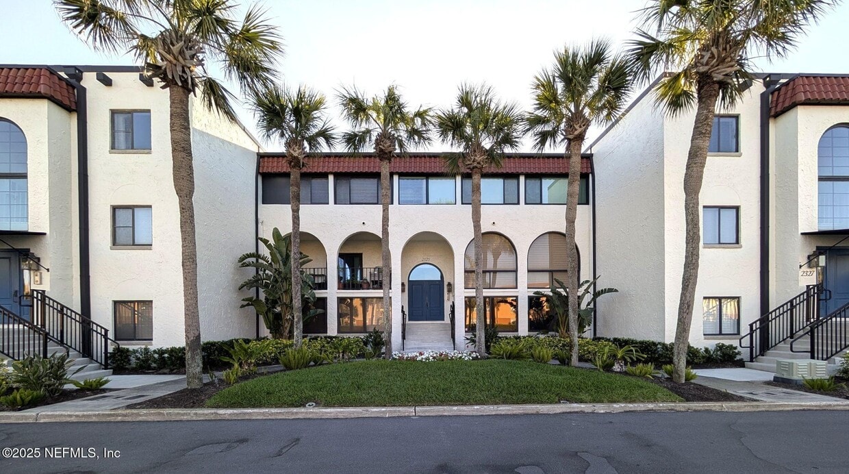 Primary Photo - 2325 Costa Verde Blvd