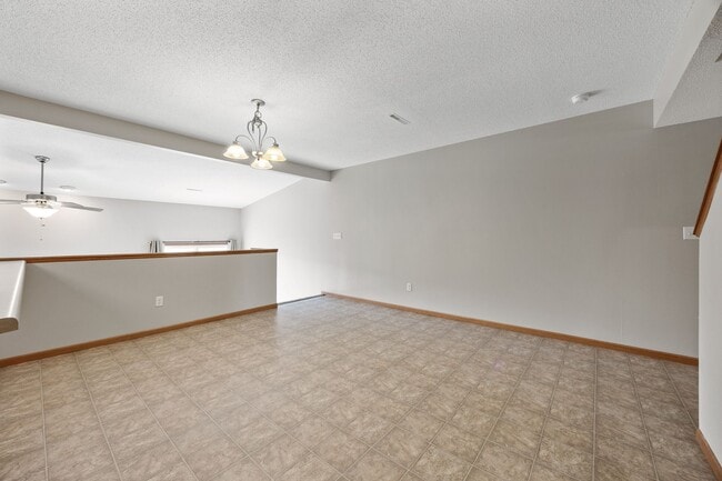 Foto del edificio - 533 E Goldfinch Dr